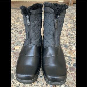 London Fog black half quilted, faux fur booties, front zipper, 9.5
